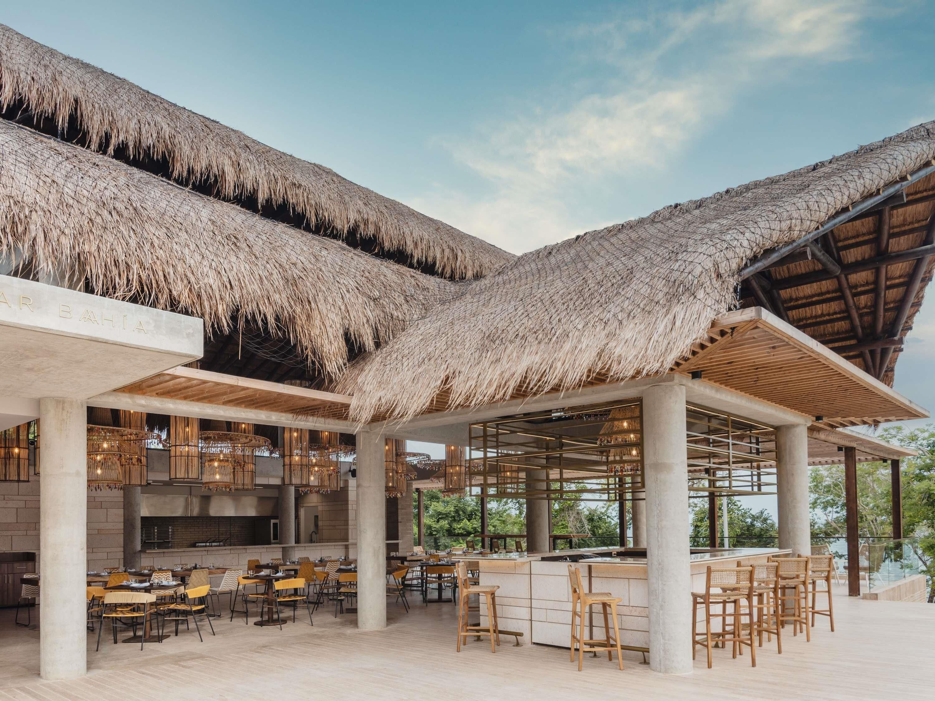 4 か所のレストラン、朝食、ランチ、ディナーに営業 (アジア料理)