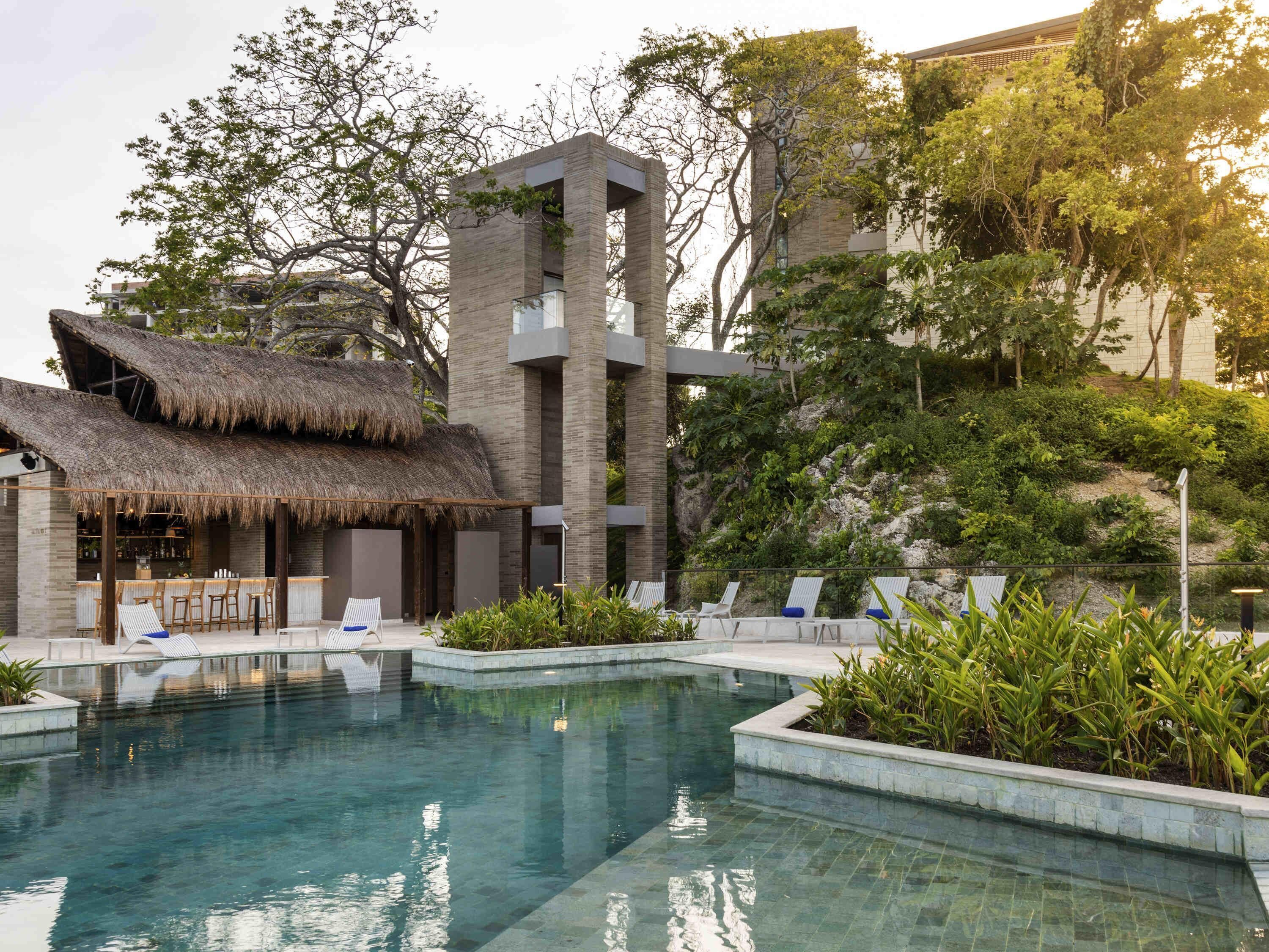 5 outdoor pools, open 7:00 AM to 8:00 PM, free cabanas, pool umbrellas