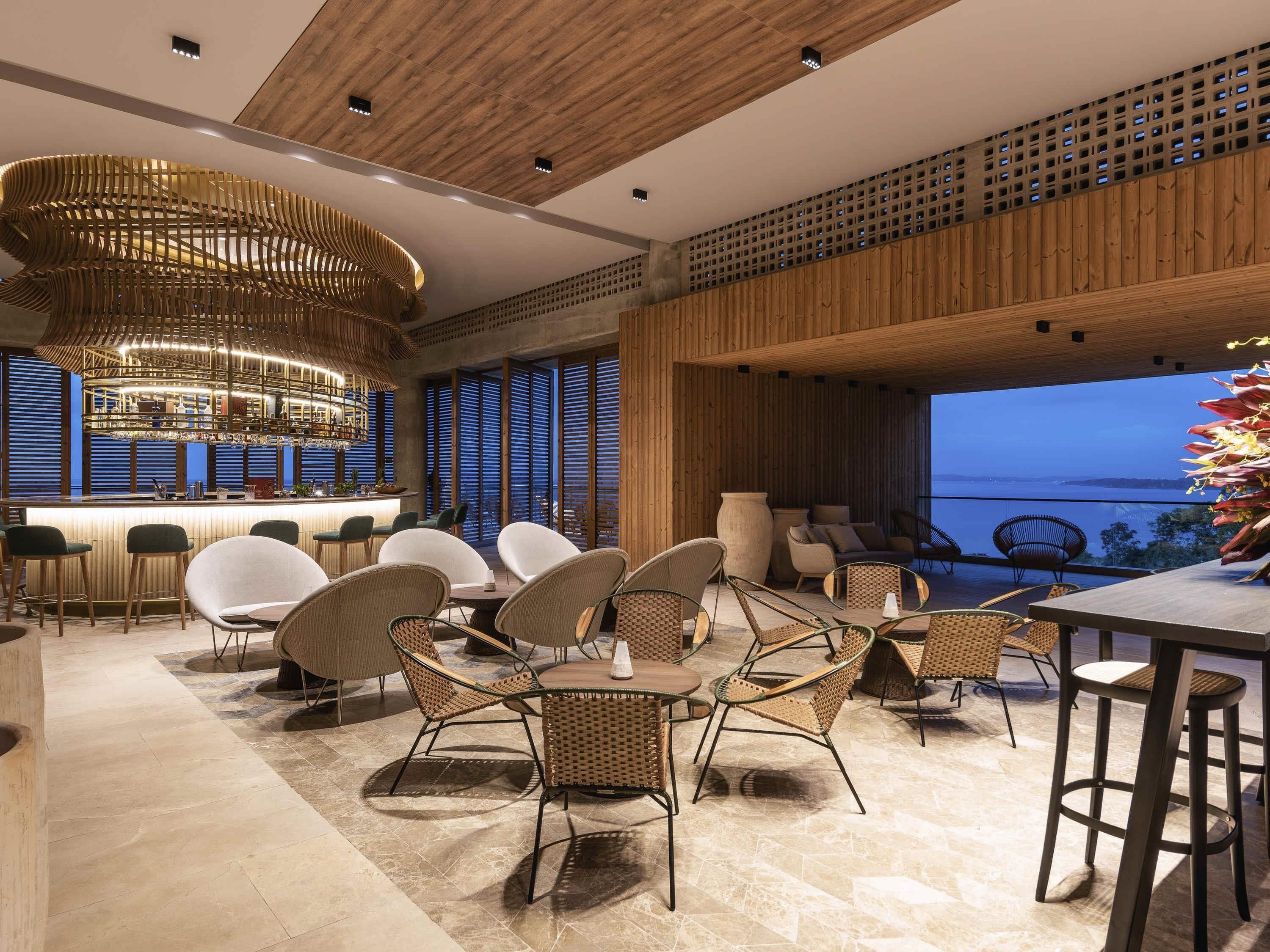 4 bars/lounges, 2 poolside bars, 3 beach bars, swim-up bar