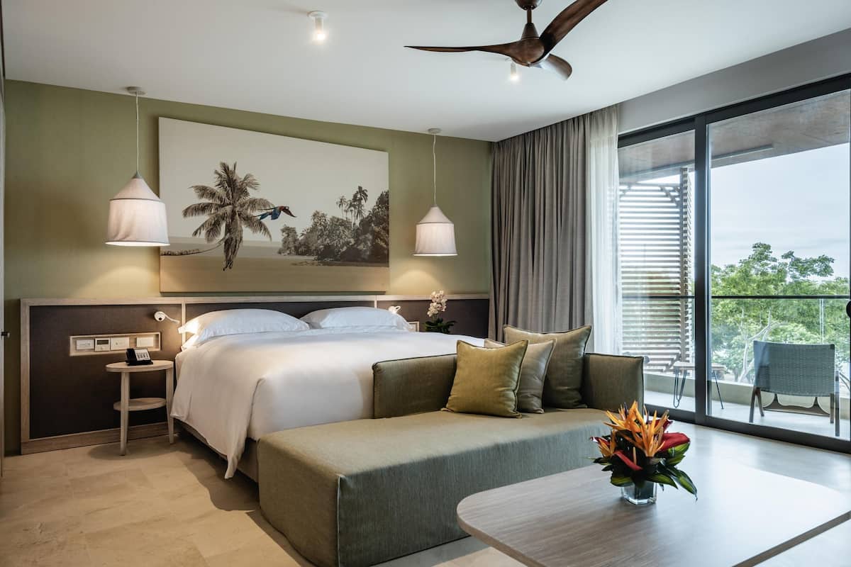 1 bedroom, Egyptian cotton sheets, premium bedding, down duvets