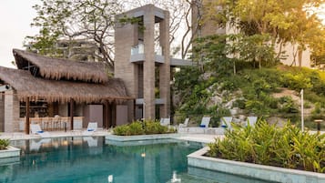 5 outdoor pools, open 7:00 AM to 8:00 PM, free pool cabanas