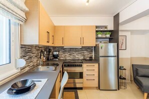 Fridge, oven, coffee/tea maker, toaster