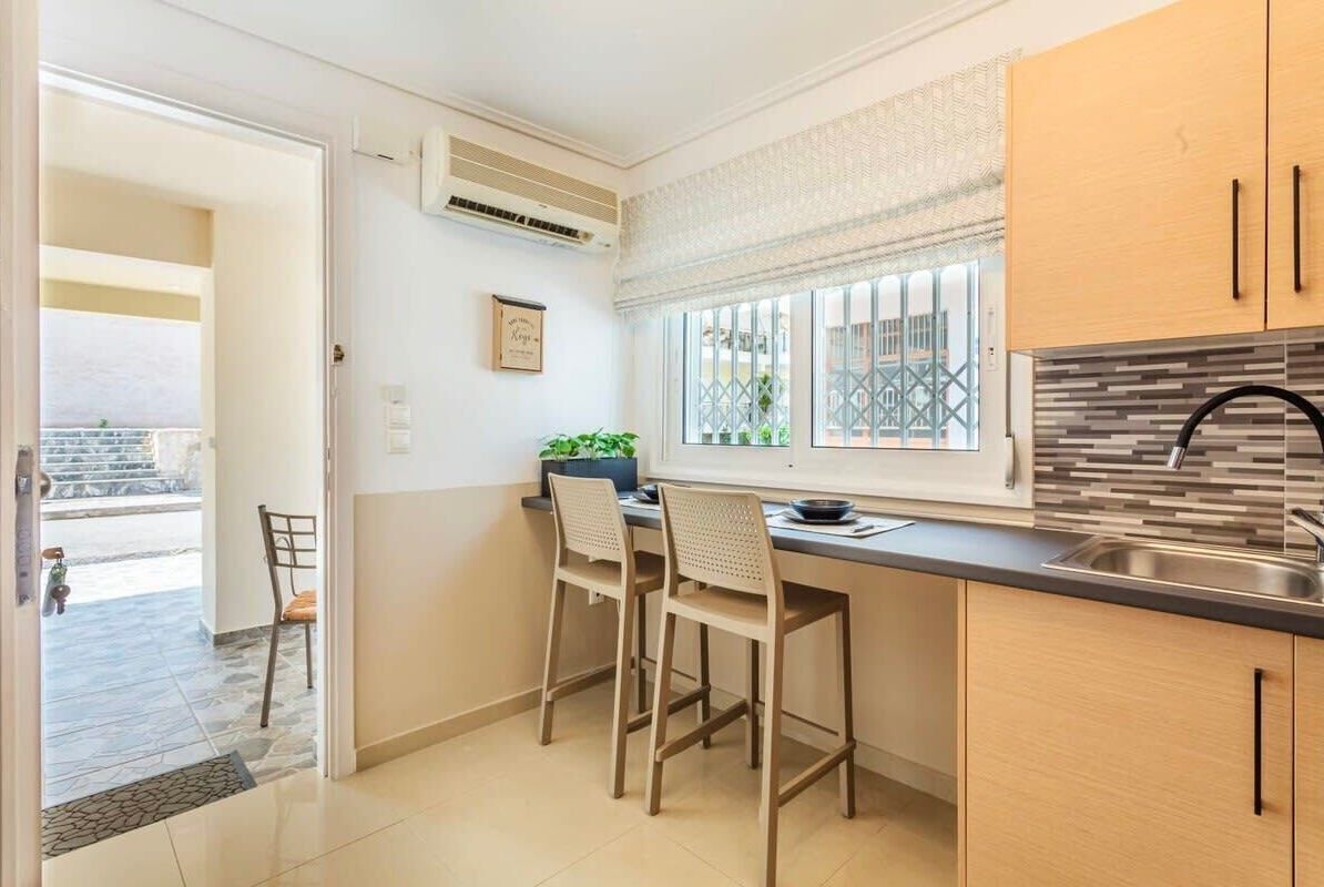 Fridge, oven, coffee/tea maker, toaster