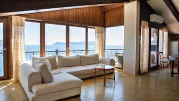 Panoramic-Penthouse | Wohnbereich | Flachbildfernseher