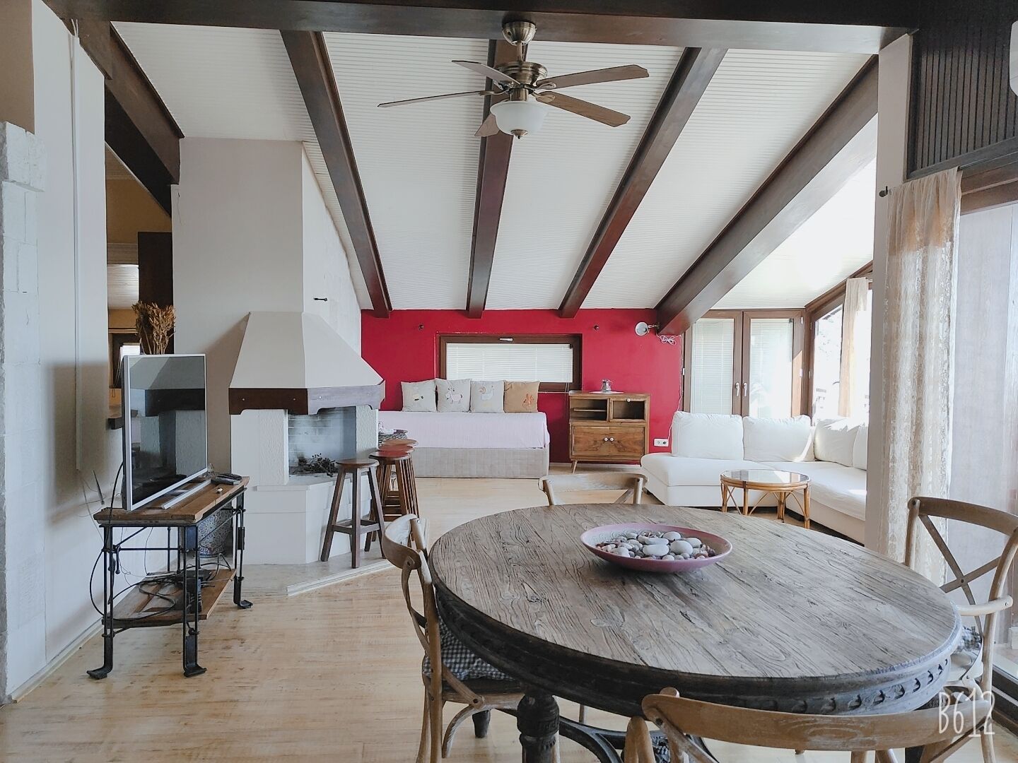 Penthouse panorámico | Área de sala de estar | Televisión de pantalla plana 