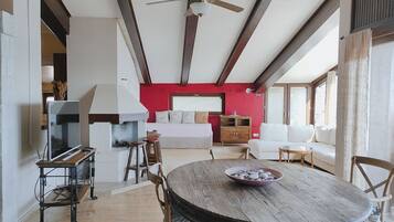 Penthouse panorámico | Área de sala de estar | Televisión de pantalla plana
