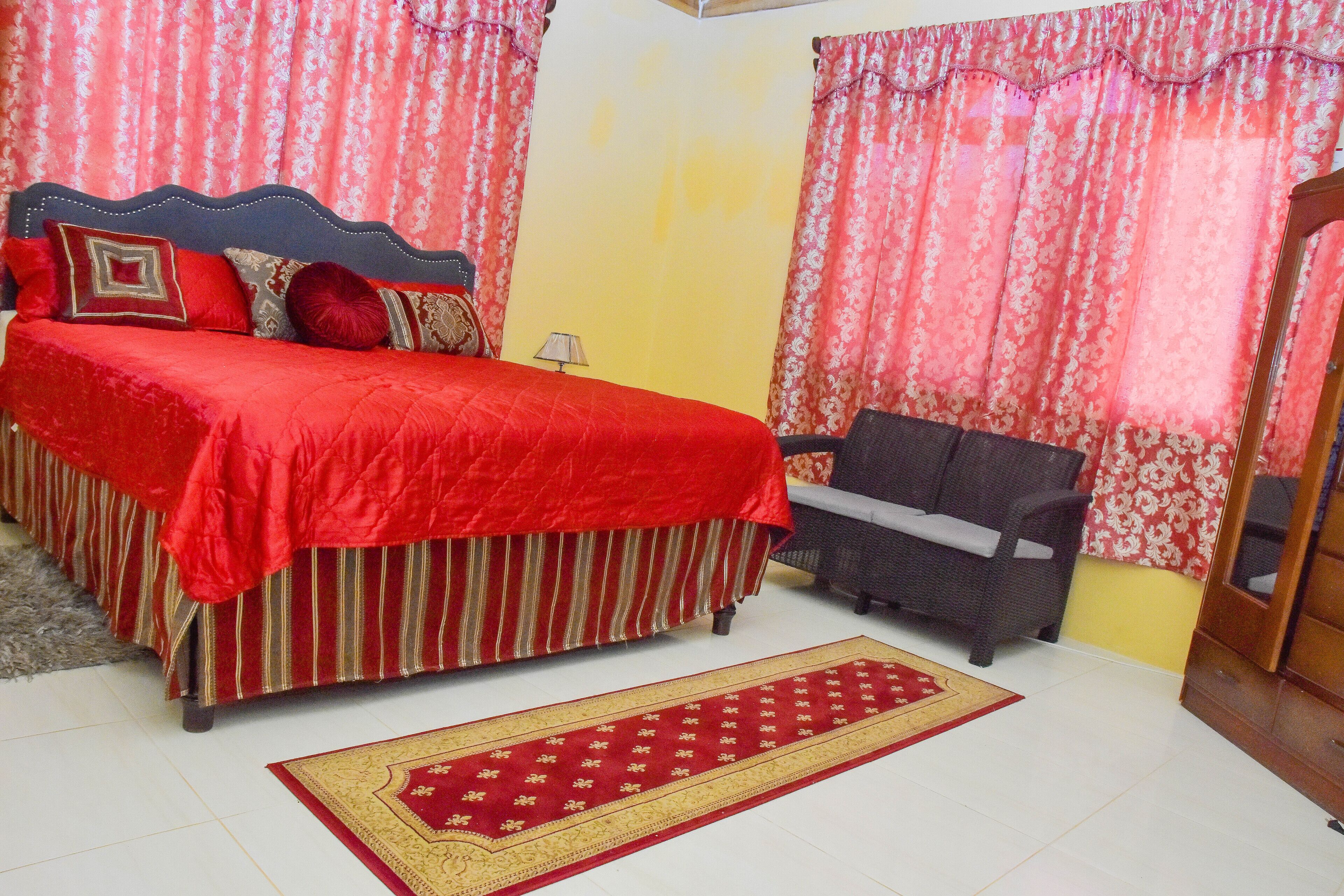 5 室のベッドルーム、アイロン / アイロン台、WiFi (無料)、ベッドシーツ