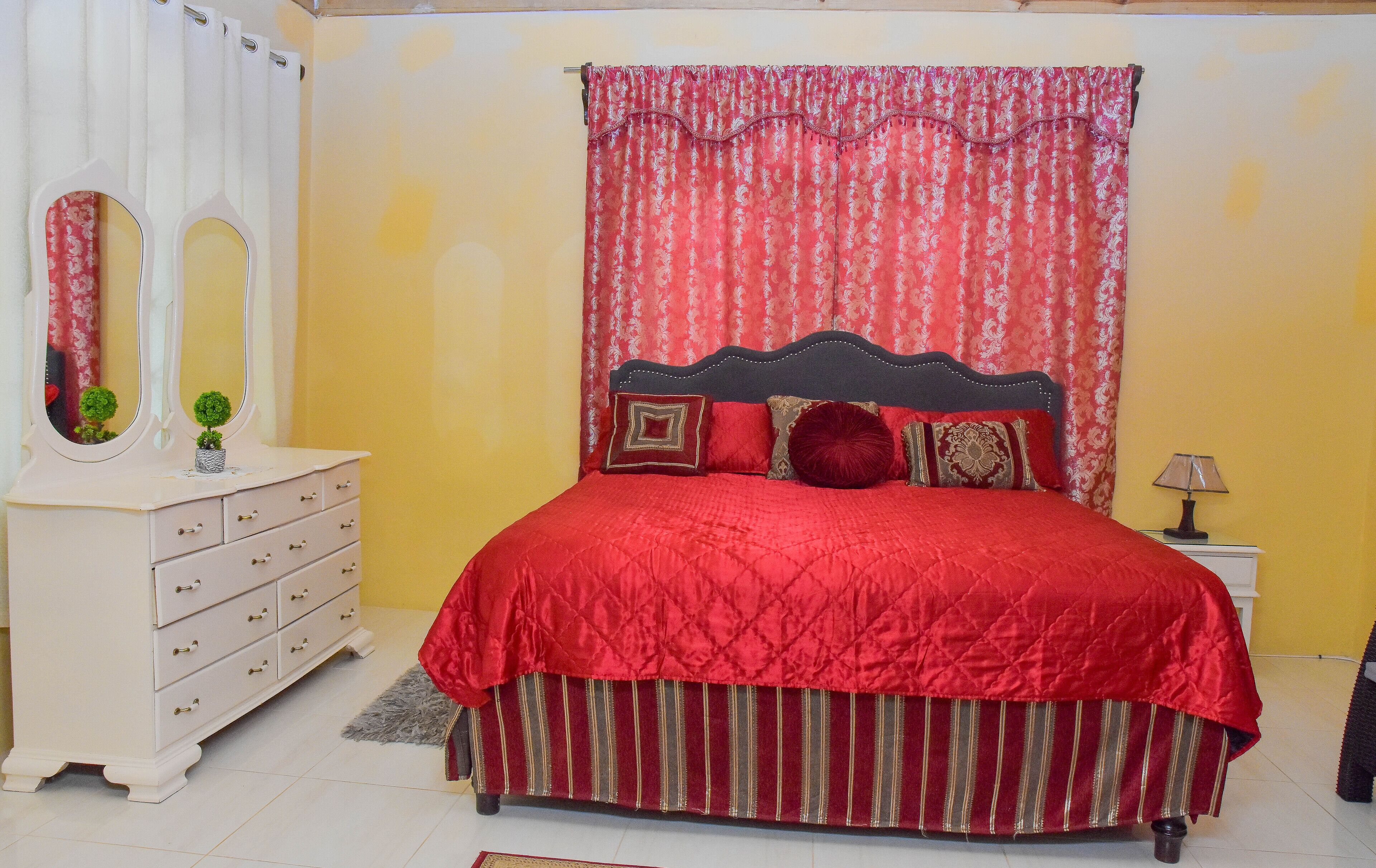 5 habitaciones, tabla de planchar con plancha y wifi gratis 
