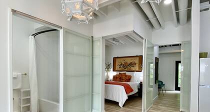 Explore WithInn-Relaxation Centrally Located to Beaches and Walkable Restaurants