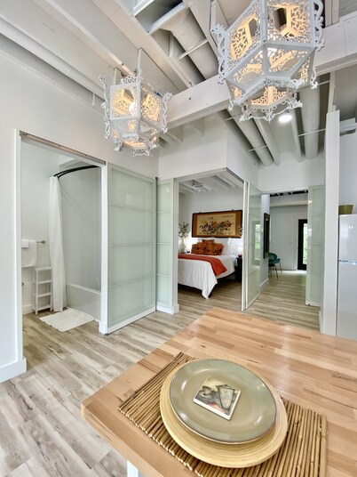 Explore WithInn-Relaxation Centrally Located to Beaches and Walkable Restaurants