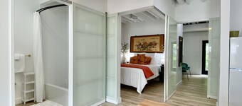 Explore WithInn-Relaxation Centrally Located to Beaches and Walkable Restaurants