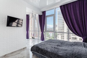 2 bedrooms, iron/ironing board, free WiFi, bed sheets - Amazing stylish apartment in the best Arcadia condo (Одесса)