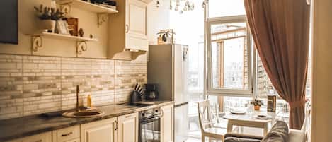 Refrigerador, microondas, horno y lavavajillas