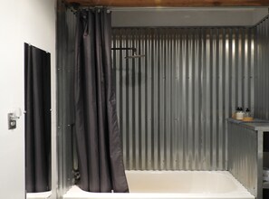 Shower, towels - Desert Sky Hideaway: Modern Home near the Terlingua Ghost Town. 3 bedrooms. 2 ba (Terlingua)