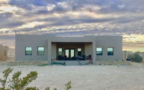 Desert Sky Hideaway: Modern Home near the Terlingua Ghost Town. 3 bedrooms. 2 bathrooms.