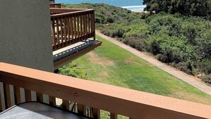 A balcony with a view of the ocean and a grassy area. - Beautiful North Bluff Seascape Resort 2/2.5 Ocean View (Aptos)