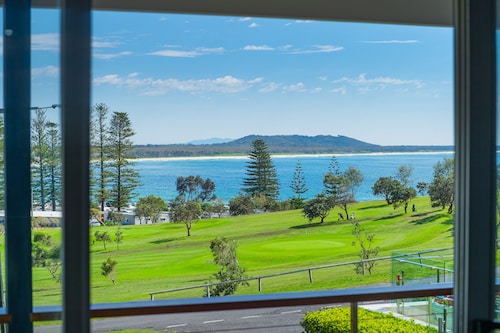 OCEANVIEW - WATER VIEWS ACROSS THE FAIRWAY