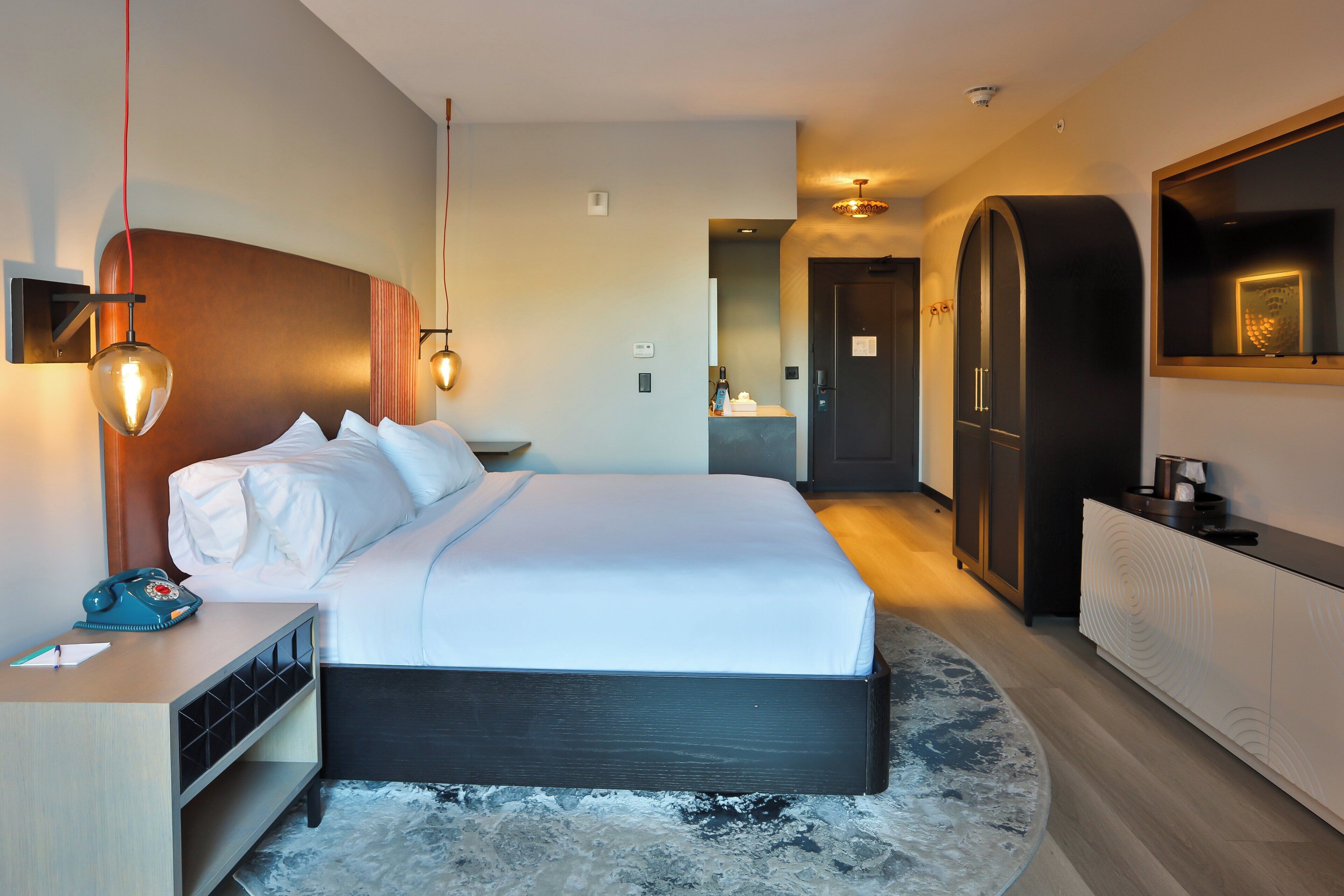 Meja kerja, kedap suara, dan setrika/meja setrika