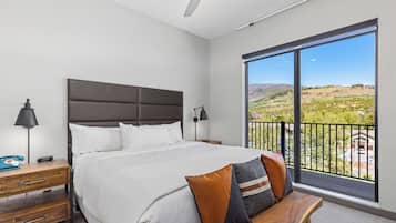 Bureau, chambres insonorisées, fer et planche à repasser