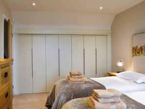 3 bedrooms, free WiFi, bed sheets