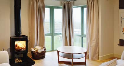3 bedroom accommodation in Linlithgow, near Edinburgh