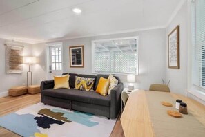 TV, offices - Adorable 2 BR Tiny Home in Historic San Marco! (Jacksonville)