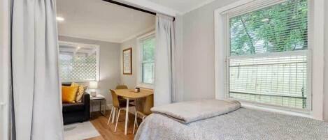 18 chambres, fer et planche à repasser, Wi-Fi, draps fournis