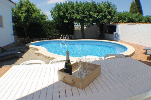 Els Grecs 21 - Quatre Chambres Villa, Couchages 9