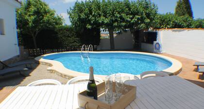 Els Grecs 21 - Quatre Chambres Villa, Couchages 9