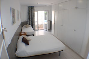4 bedrooms, WiFi, bed sheets