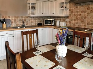 Dishwasher, highchair - Foal Barn Cottages - Hayloft-CC211118 (Spennithorne, near Leyburn)