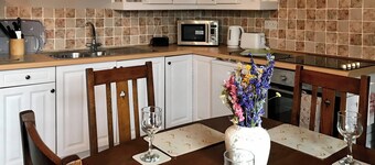 Foal Barn Cottages - Hayloft-CC211118