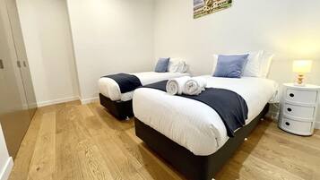 3 camere, una scrivania, ferro/asse da stiro, culla da viaggio