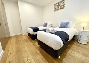 3 bedrooms, desk, iron/ironing board, travel crib