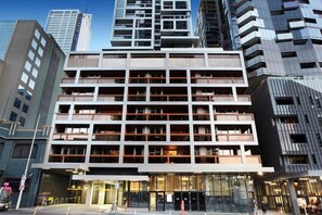 Exterior - Amazing 3BR Apt on Rose Ln by Readyset Apartments! (Melbourne)