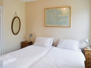 4 bedrooms, free WiFi, bed sheets - CHURCH ST 1 UPPER APARTMENT (Buckley St)