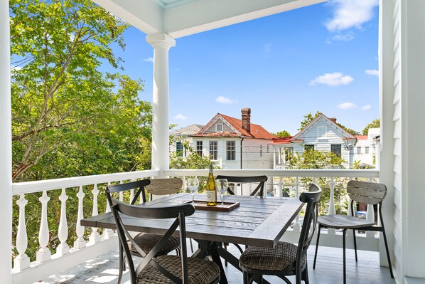 Outdoor dining - Zeus | Great for Groups | Private Patio (Charleston)