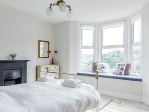 3 bedrooms, free WiFi, bed sheets