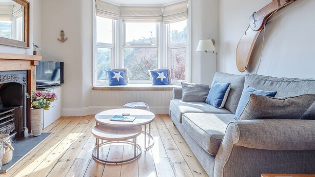 TV - 3 bedroom accommodation in Dartmouth (Dartmouth)