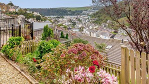 Property grounds - 3 bedroom accommodation in Dartmouth (Dartmouth)