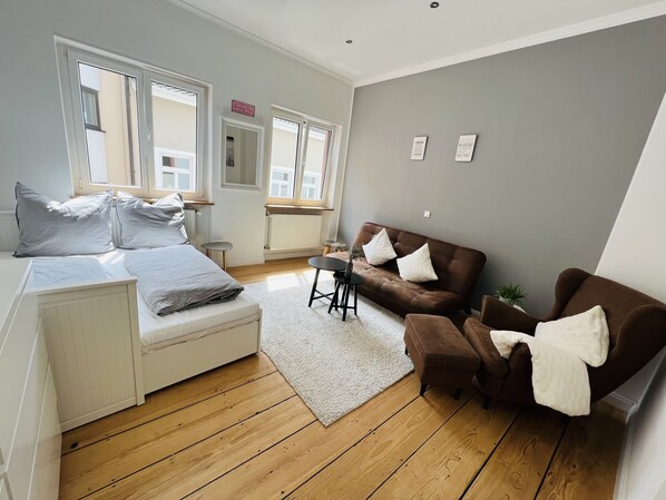 2 bedrooms, desk, iron/ironing board, free WiFi