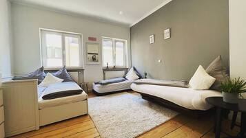 2 Schlafzimmer, Schreibtisch, Bügeleisen/Bügelbrett, kostenloses WLAN