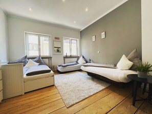 2 Schlafzimmer, Schreibtisch, Bügeleisen/Bügelbrett, kostenloses WLAN