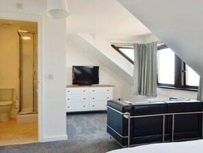 4 bedrooms, free WiFi, bed sheets