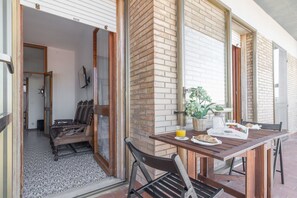 Outdoor dining - Cattolica Sea Loft - Three Bedroom Apartment, Sleeps 8 (Cattolica)