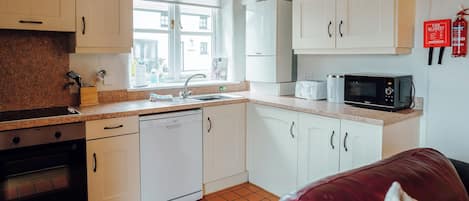 Lave-vaisselle, chaise haute