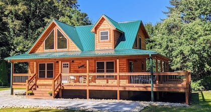 Easy access! Mountain Views,Watch the Elk, Fire Pit,Close to Skiing,Tubing, Golf