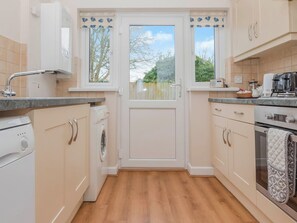 Dishwasher, cookware/dishes/utensils