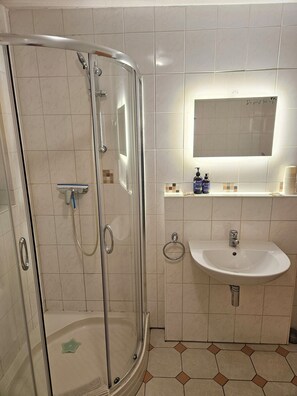 Bathtub, hair dryer, towels, soap - Fewo-trillkeboom (Papenburg)