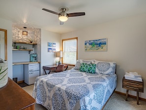 1 bedroom, desk, free WiFi, bed sheets